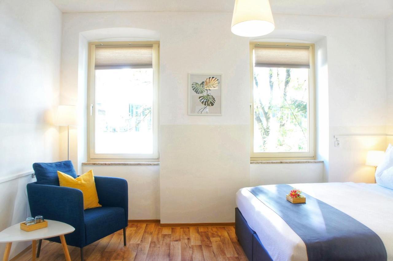 Schwarzacherhof Pension & Apartments 슈바르차흐 임 퐁가우 외부 사진